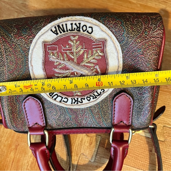 Immaculate ETRO LEATHER CROSSBODY BAG. “Etro Ski Club” hand-ticked patch.… - Picture 11 of 16